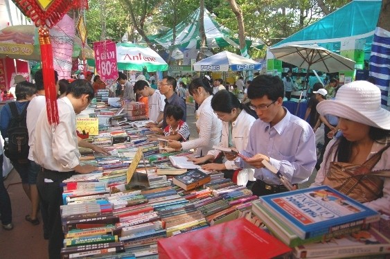 2012 Book and Reading Culture Festival opens - ảnh 1